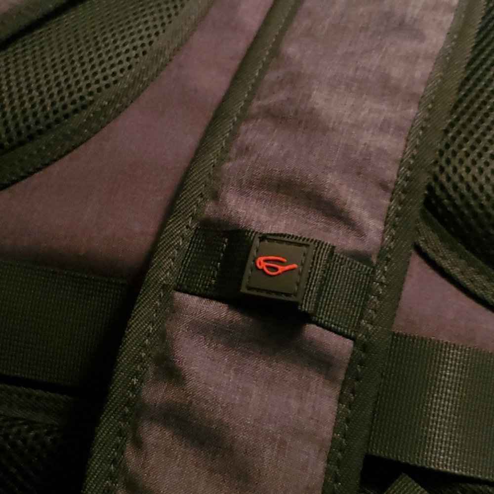 Laptop/electronics backpack - Picture 3 of 8